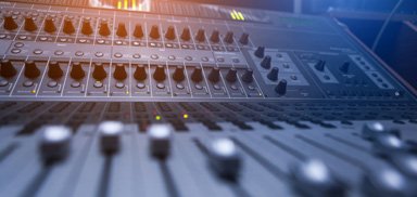 Zeit- und Frequenzsynchronisation für Video, Audio und Rundfunk